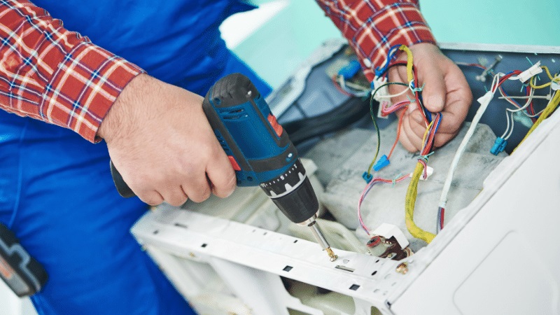 Karşıyaka Vaillant Vaillant çamaşır makinesi kart tamiri – Su almama arızası orijinal parça ile giderildi. - Teknik servis örneği